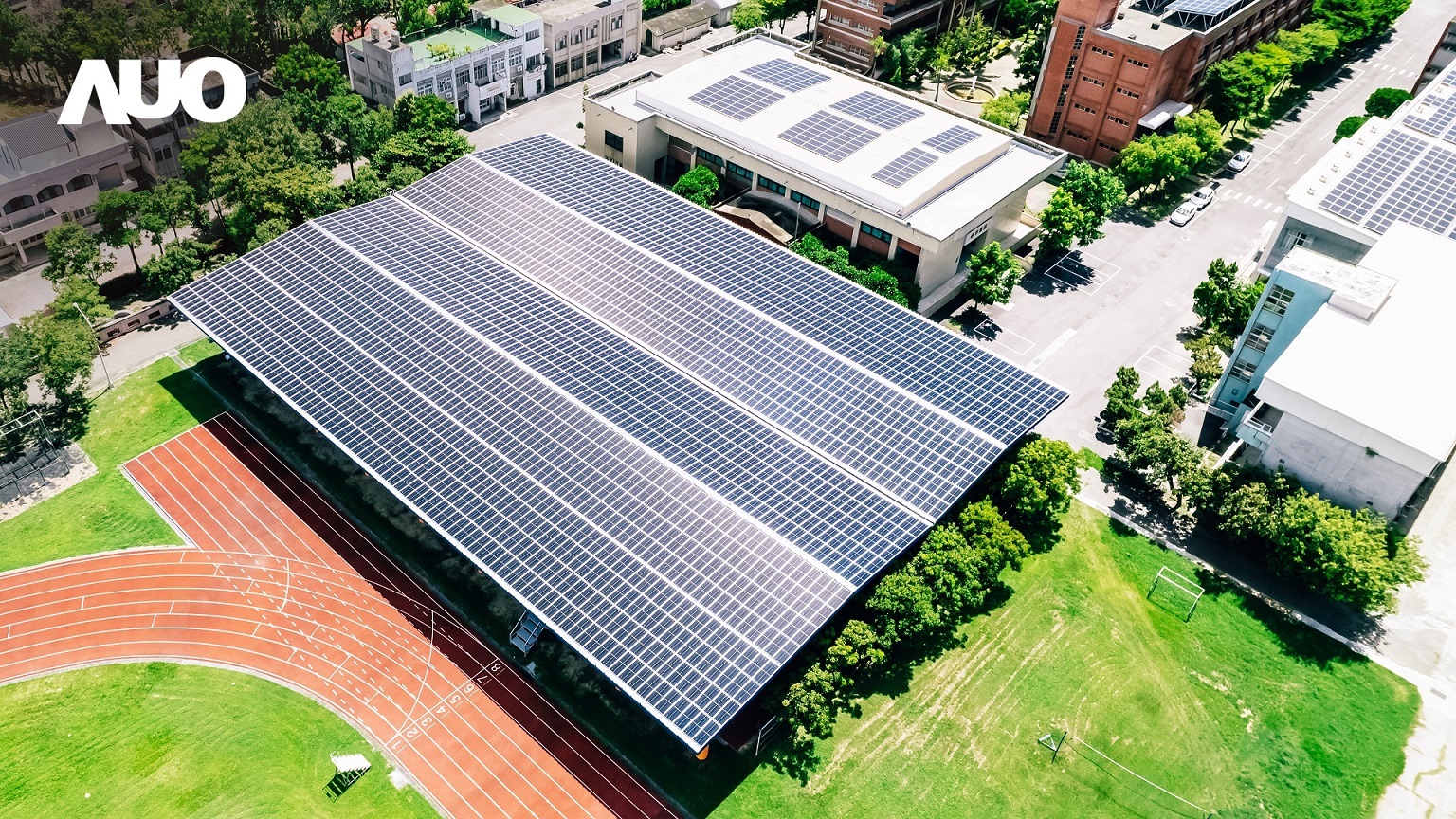 DB视讯SunSteel光电整合型浪板具备快速安装、轻量化优势，可提升15%发电效能，通过国际IEC与台湾VPC认证安全、防漏、耐候标准