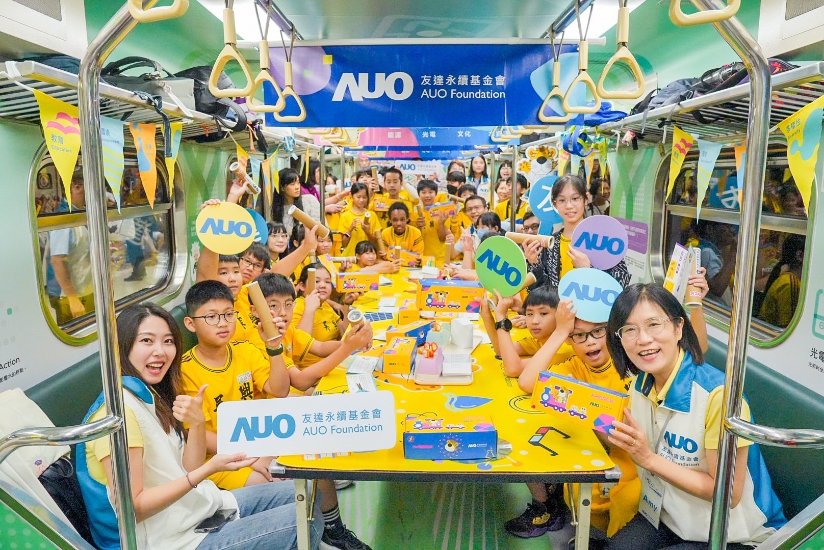 友達永續基金會響應國科會推動的「臺灣科普環島列車」正式啟航，透過「生活中的科學」車廂課程設計，展開為期6天巡迴全臺17個縣市、？32站的移動式科普之旅